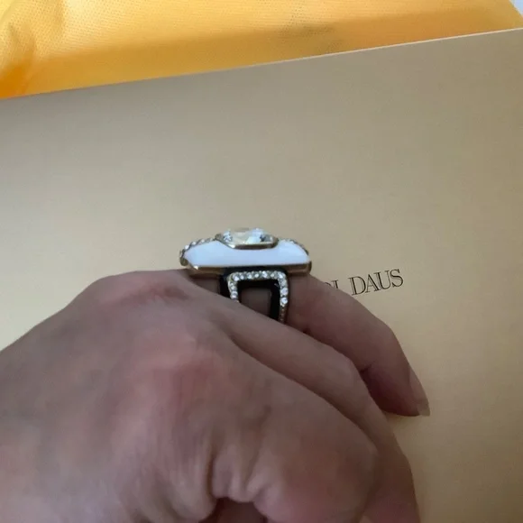 Heidi Daus New Century Crystal & Enamel Art Deco Ring  White Black SZ 10 - Picture 13 of 13